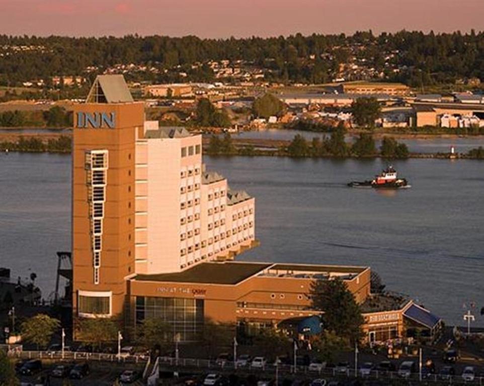 Inn At The Quay New Westminster Exterior photo