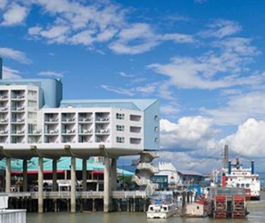 Inn At The Quay New Westminster Exterior photo